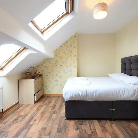 Apartmán 6 Bed Slps 16 On Otley Run *