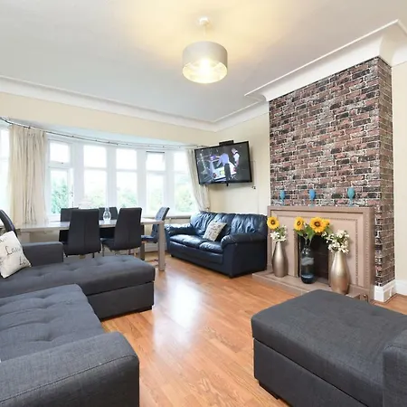 6 Bed Slps 16 On Otley Run *