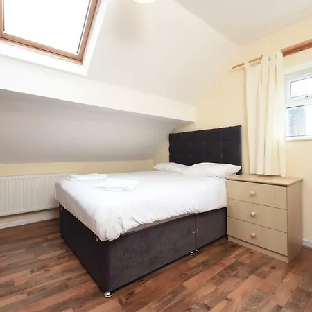 6 Bed Slps 16 On Otley Run Apartment Leeds (West Yorkshire)