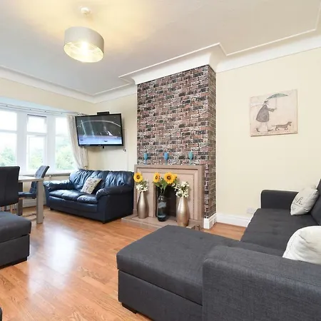 6 Bed Slps 16 On Otley Run