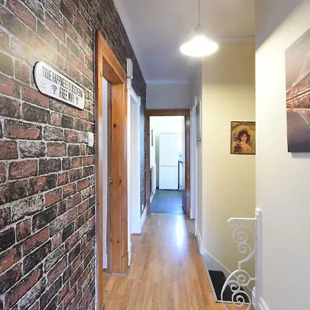 6 Bed Slps 16 On Otley Run Apartment Leeds (West Yorkshire)