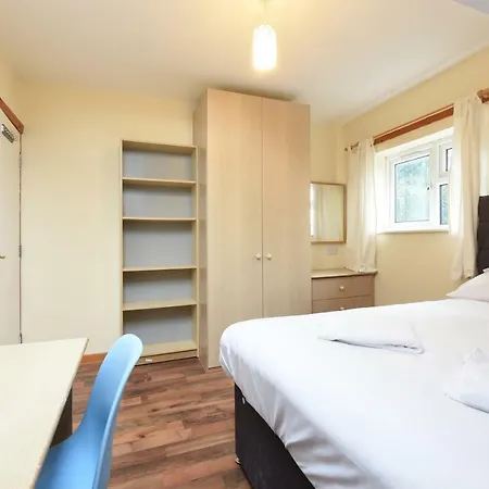 6 Bed Slps 16 On Otley Run