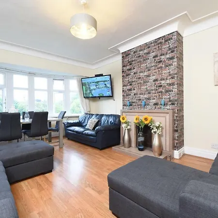 דירה 6 Bed Slps 16 On Otley Run